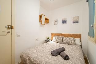 Paralel h4 Apartment in Barcelona
