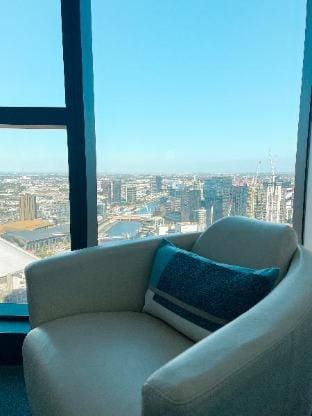 Andrew’s Skyline Serenity  Apartment in Southbank