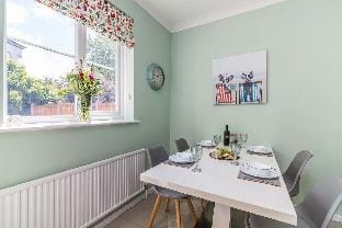 Four Bed, Free Parking, Garden Firepit, Long Stays Vacation rental in Nottingham