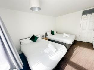 3 Bedroom London Flat in Haggerston, London Apartment in London Borough of Islington