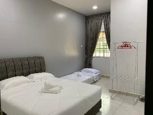 Eco Homestay 29 @ Taman Juta Intan 15 Pax 10 Beds Vacation rental in Perak Tengah District