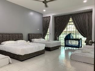 Eco Homestay 29 @ Taman Juta Intan 15 Pax 10 Beds Vacation rental in Perak Tengah District