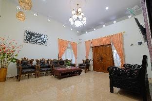 HOMESTAY SYARIAH ZAHROH 2 Vacation rental in Special Region of Yogyakarta