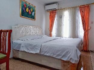 HOMESTAY SYARIAH ZAHROH 2 Vacation rental in Special Region of Yogyakarta