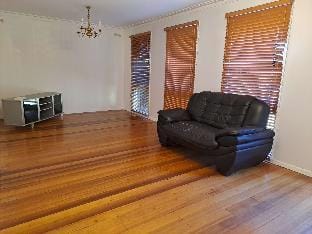 Glen Central, Ideal home! Vacation rental in Glen Waverley