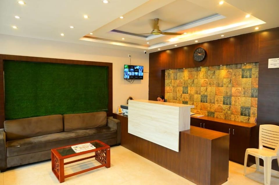 Hotel Home Town Near Temple and Golden Beach Puri Swargadwar By Dhamstay Hotel in Puri