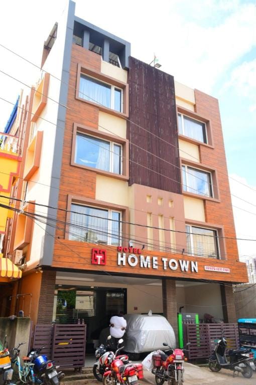 Hotel Home Town Near Temple and Golden Beach Puri Swargadwar By Dhamstay Hotel in Puri