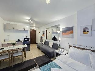 Condotel 1BR Ridgewood Towers Taguig City #RW14 Apartment in Makati