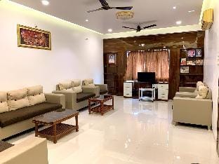 CosmicStays Mauve Manor - Luxe Villa at Mulshi Dam Villa in Maharashtra