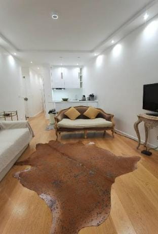Cozy Apartment in Paris16th 2 min metro Mirabeau  Apartment in Paris