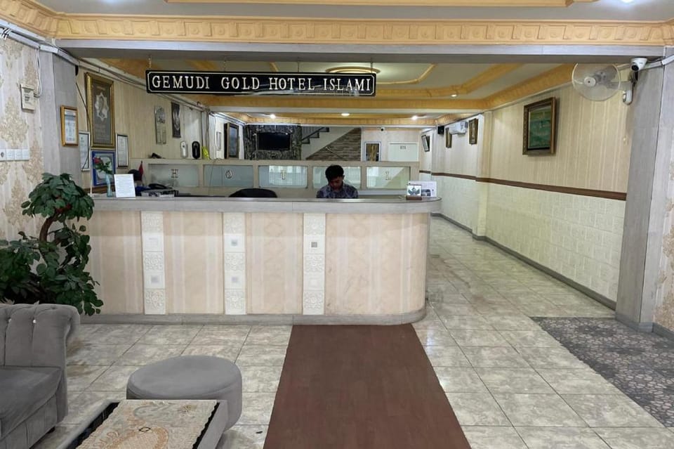 Capital O 94156 Hotel Gemudi Gold Islami Hotel in Padang