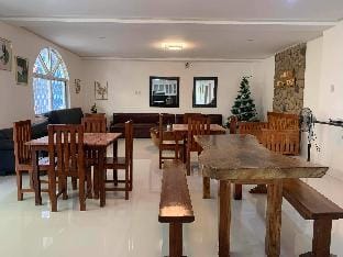 Very Cozy& Spacious 5-Bedroom Home Vacation rental in Baguio