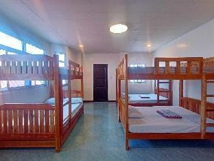 Modern & Spacious 3-storey House with a View Deck Vacation rental in Baguio