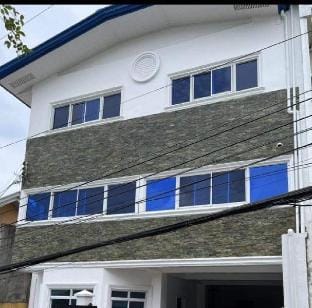 Modern & Spacious 3-storey House with a View Deck Vacation rental in Baguio