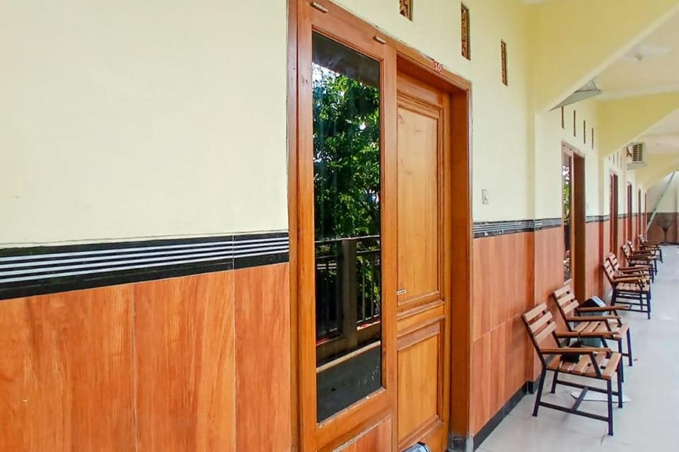 RedDoorz @ Dien Homestay Syariah Alun-alun Pasuruan Hotel in East Java