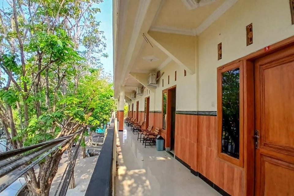 RedDoorz @ Dien Homestay Syariah Alun-alun Pasuruan Hotel in East Java