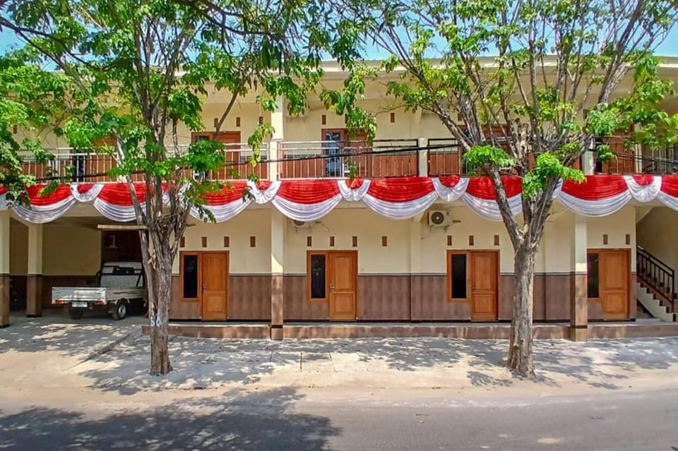 RedDoorz @ Dien Homestay Syariah Alun-alun Pasuruan Hotel in East Java