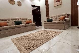 شقة مكونة من غرفة نوم ومجلس وحمام ومطبخAQN HOME  Apartment in Medina