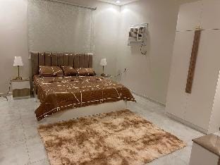 شقة مكونة من غرفة نوم ومجلس وحمام ومطبخAQN HOME  Apartment in Medina