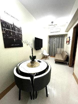 M’s SMDC Shore 3 Tower 1 MOA +Free WIFi Apartment in Pasay