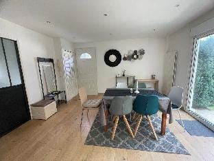 Très Jolie Maison avec Jardin près de Paris Vacation rental in Drancy
