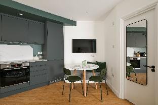 Funky Studio Apartment Close to Angel Station and Regent Canal Apartment in London Borough of Islington