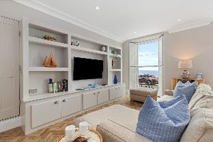 Croft House - Beach Front, Sea Views, Parking Apartment in Wales