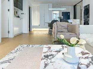 Modern 3 Bedroom Apartment Near the Bund Apartment in Shanghai