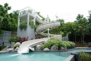 Unixx Top Of The Walking Street Apartment in Pattaya City