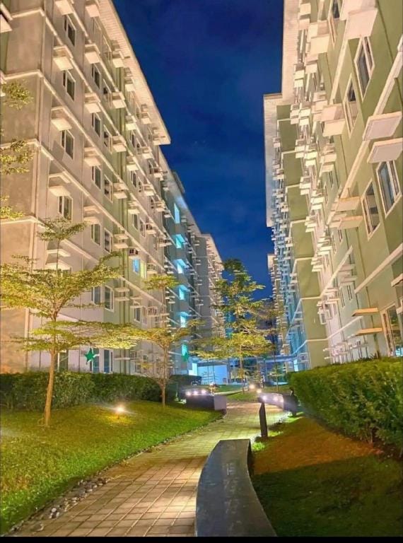 Cozy Whole Condo Staycation at Trees Residences Apartment in Quezon City