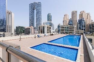50% OFF Summer Offert, Nice w/ Balcony & Pool View Vacation rental in Dubai