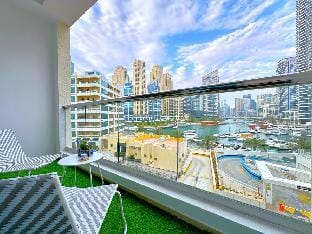 First Line Canal View Studio w/ Balcony MAX 4 Pax Vacation rental in Dubai