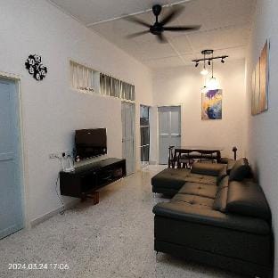 Clean & Cozy 3 bedroom house @ Penang Island Vacation rental in Tanjung Bungah