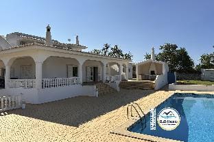 BnB Homes Luxurious Villa with swimming pool & BBQ Villa in Faro District