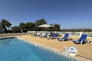BnB Homes Luxurious Villa with swimming pool & BBQ Villa in Faro District