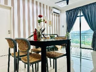 SUN 2BR Spaicious Homestay 7pax@BayanLepas@QBay121 Vacation rental in Bayan Lepas