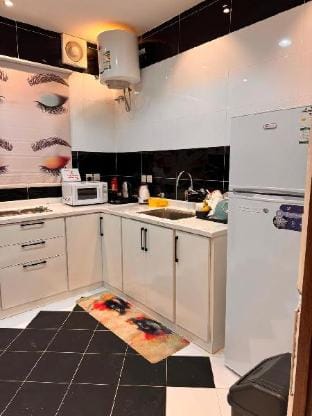 شقة غرفتين ومطبخ وحمامين وصالة-1 Apartment in Medina