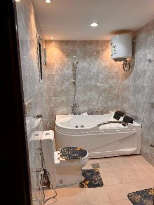 شقة غرفتين ومطبخ وحمامين وصالة-3 Apartment in Medina