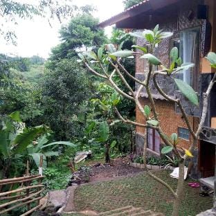 Saung Jiddah 3 BR - 15 tamu - Cisarua Puncak Bogor Villa in Cisarua