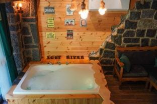 Lost River Bungalov 102 NO Vacation rental in Georgia