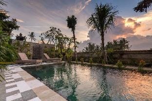 Downstairs Panoramic Deluxe Room at Ubud Vacation rental in Tampaksiring