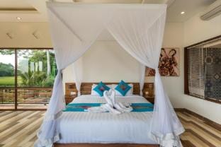 Upstairs Deluxe Suite with Rice Field View at Ubud Vacation rental in Tampaksiring
