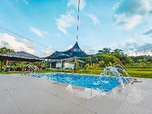Entire farm place w/ dipping pool & sulfur spring Vacation rental in Calabarzon