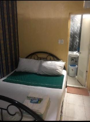 Johnfonz Bldg. Aircondition Studio type Unit Apartment in Quezon City