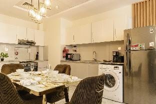 Stylish One Bedroom Apartment on Canal Apartment in Dubai