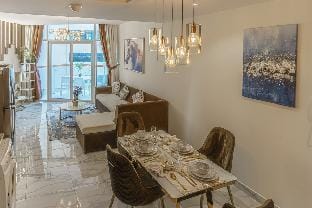 Stylish One Bedroom Apartment on Canal Apartment in Dubai