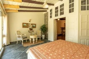 Mystic Abode Colonial House w a Garden by Roamhome Country House in Uttarakhand