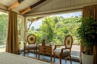 Mystic Abode Colonial House w a Garden by Roamhome Country House in Uttarakhand
