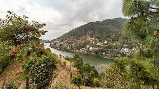 Waking Dream Cottage Bhimtal Lake View 3bhk by Roamhome Country House in Uttarakhand