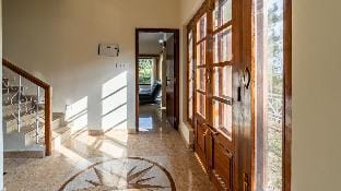 Waking Dream Cottage Bhimtal Lake View 3bhk by Roamhome Country House in Uttarakhand